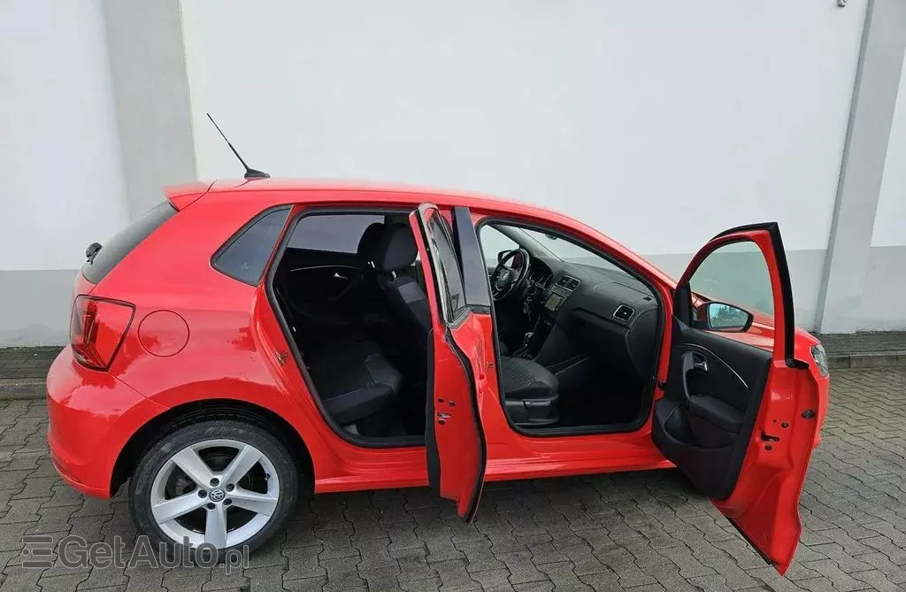 VOLKSWAGEN Polo 