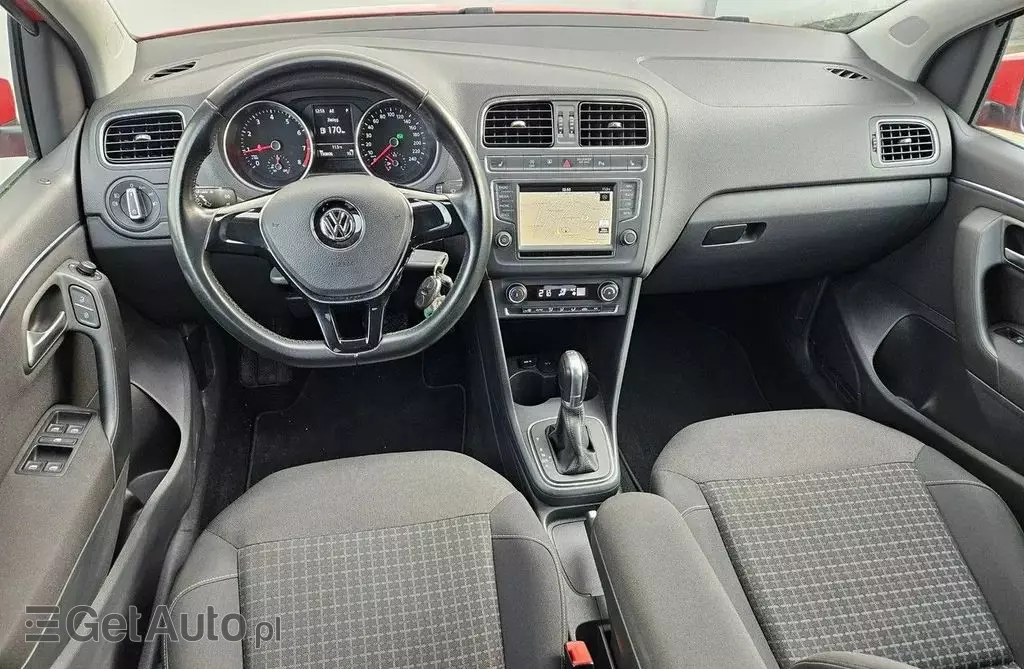 VOLKSWAGEN Polo 