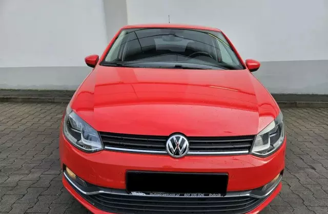 VOLKSWAGEN Polo 
