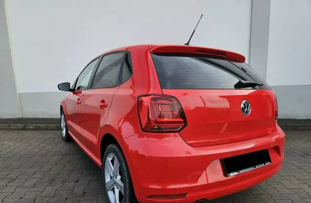 VOLKSWAGEN Polo 