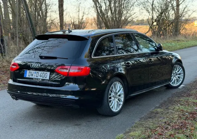 AUDI A4 Avant 2.0 TDI DPF quattro S tronic S line Sportpaket