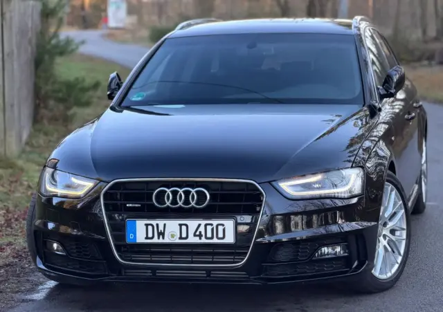 AUDI A4 Avant 2.0 TDI DPF quattro S tronic S line Sportpaket