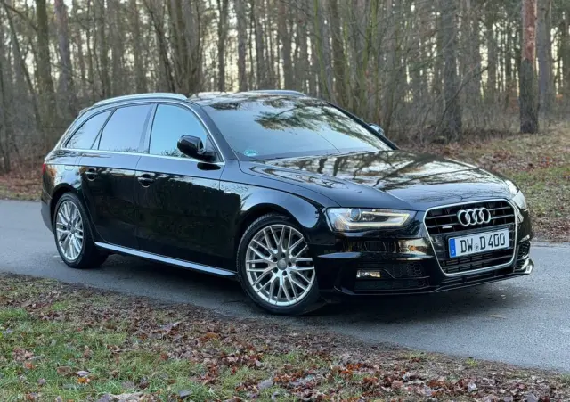 AUDI A4 Avant 2.0 TDI DPF quattro S tronic S line Sportpaket