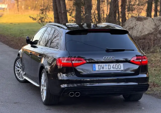 AUDI A4 Avant 2.0 TDI DPF quattro S tronic S line Sportpaket