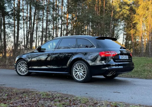 AUDI A4 Avant 2.0 TDI DPF quattro S tronic S line Sportpaket