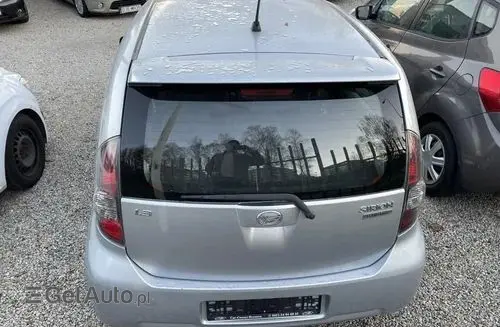 DAIHATSU Sirion 