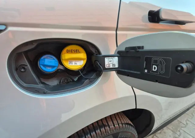 LAND ROVER Range Rover Evoque D150 R-Dynamic S