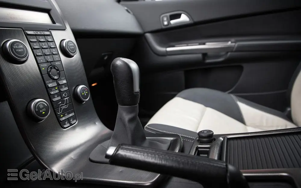 VOLVO C30 2.0D R-Design