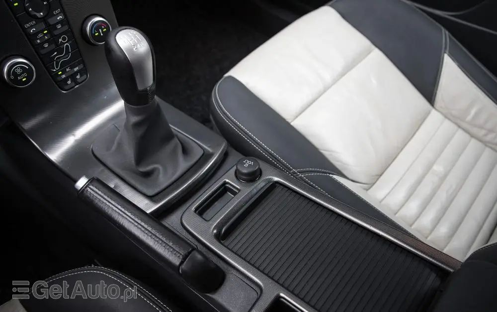 VOLVO C30 2.0D R-Design