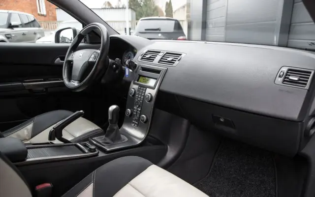 VOLVO C30 2.0D R-Design