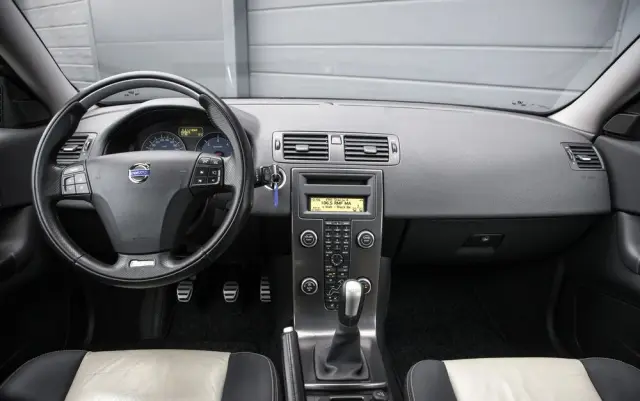 VOLVO C30 2.0D R-Design