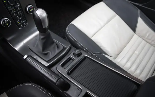 VOLVO C30 2.0D R-Design