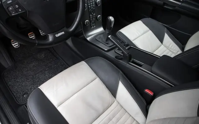 VOLVO C30 2.0D R-Design