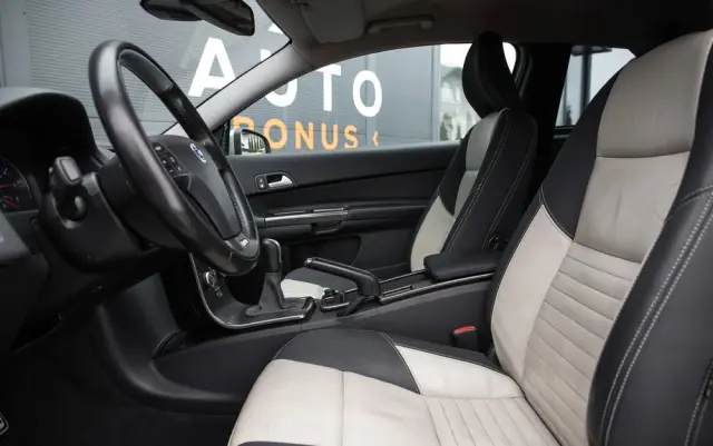 VOLVO C30 2.0D R-Design