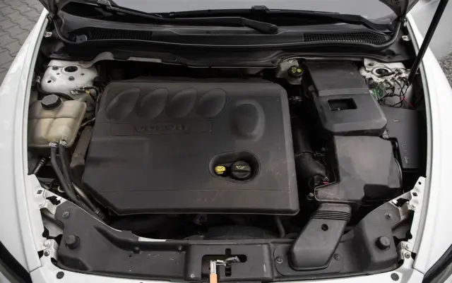 VOLVO C30 2.0D R-Design