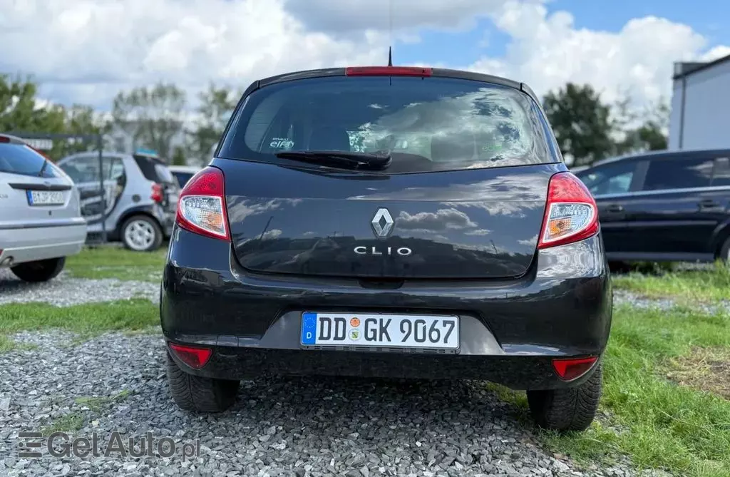RENAULT Clio 
