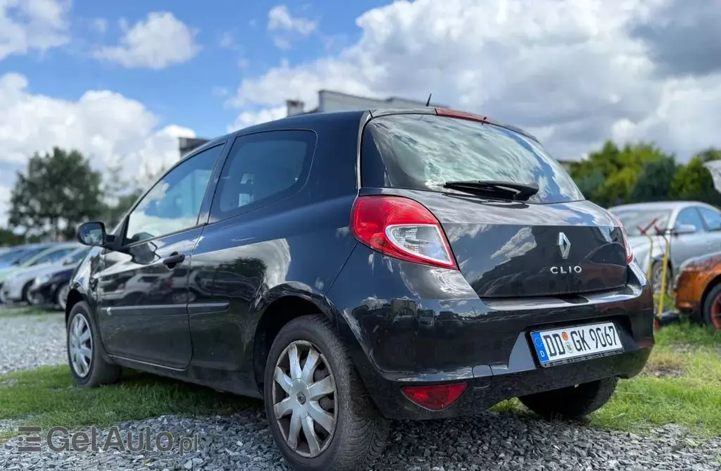 RENAULT Clio 