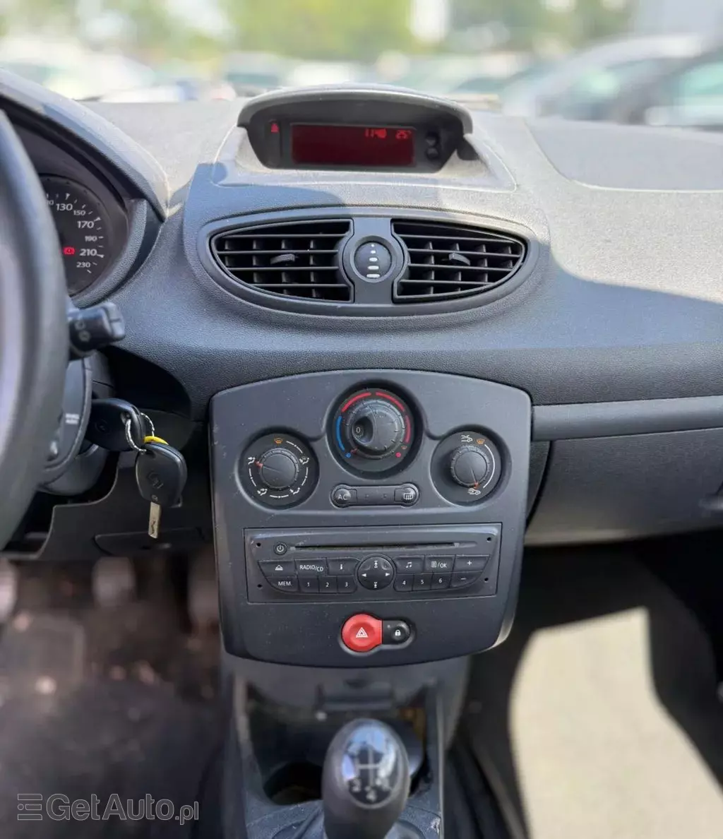 RENAULT Clio 