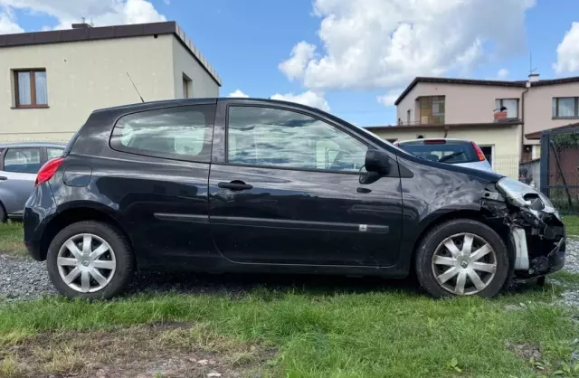 RENAULT Clio 