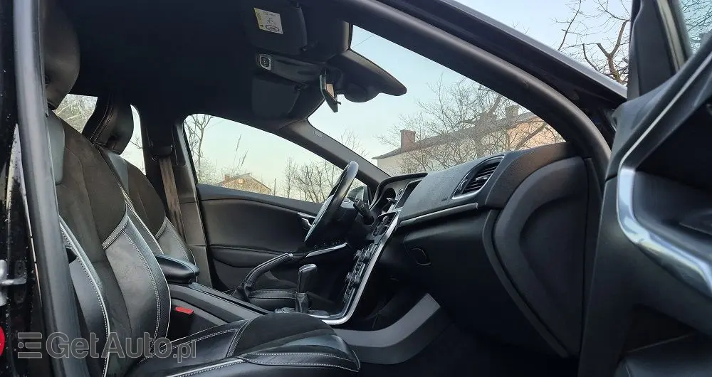 VOLVO V40 D2 RDesign