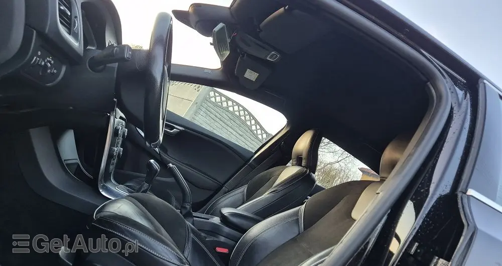 VOLVO V40 D2 RDesign