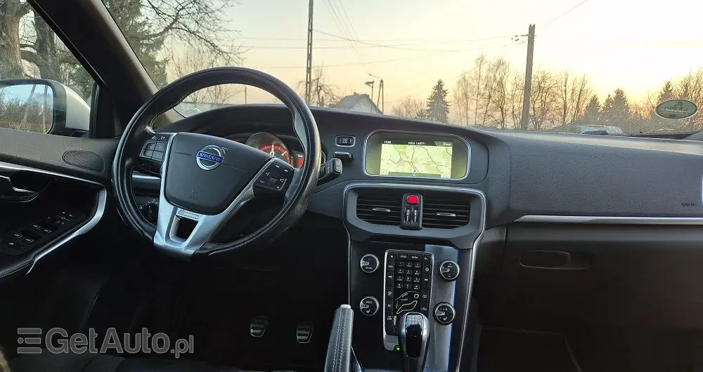VOLVO V40 D2 RDesign
