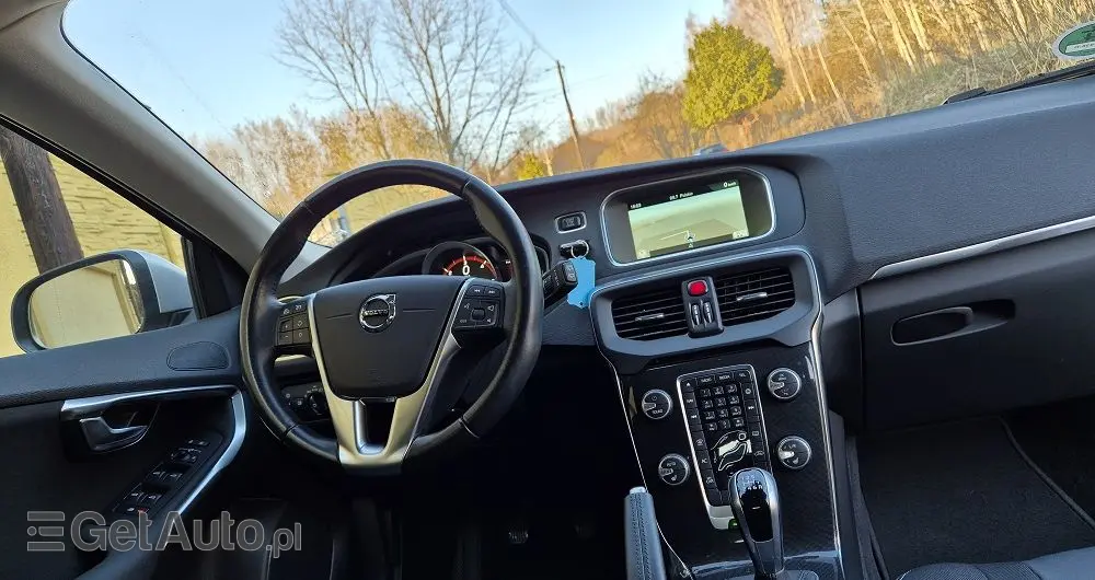 VOLVO V40 D2 RDesign