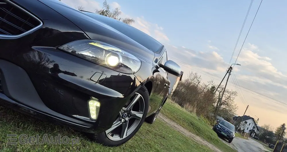 VOLVO V40 D2 RDesign