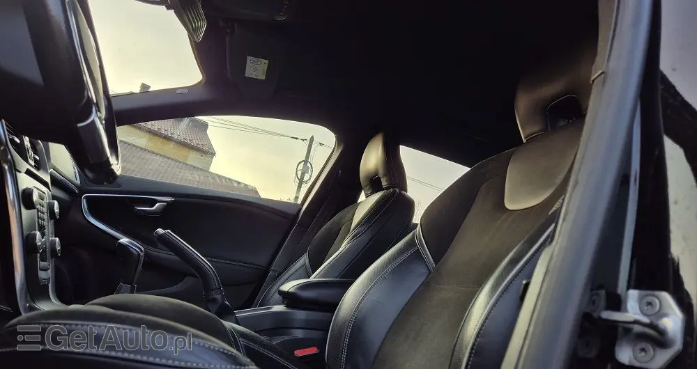 VOLVO V40 D2 RDesign