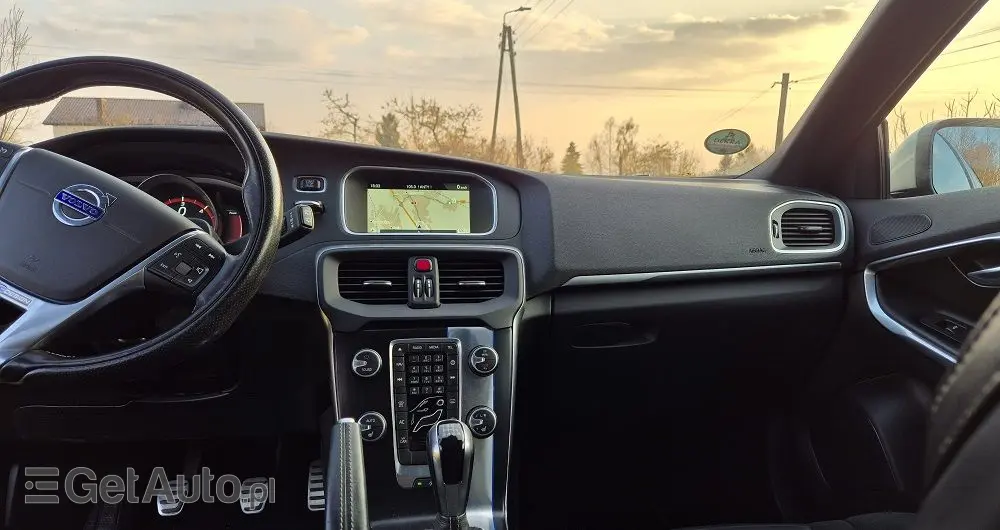 VOLVO V40 D2 RDesign