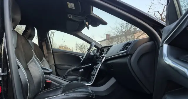 VOLVO V40 D2 RDesign