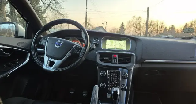 VOLVO V40 D2 RDesign