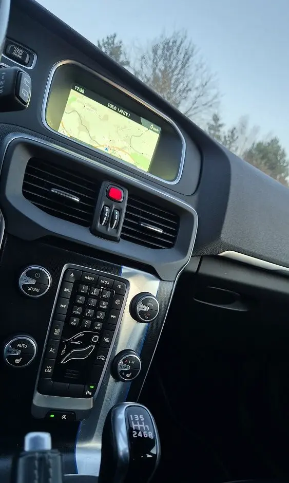 VOLVO V40 D2 RDesign