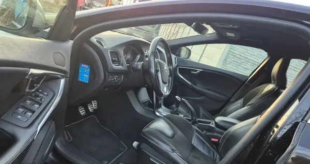 VOLVO V40 D2 RDesign