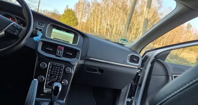 VOLVO V40 D2 RDesign