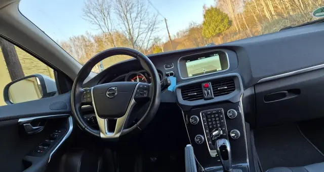 VOLVO V40 D2 RDesign