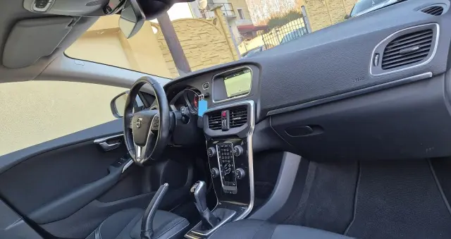 VOLVO V40 D2 RDesign