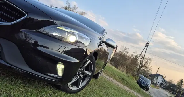 VOLVO V40 D2 RDesign