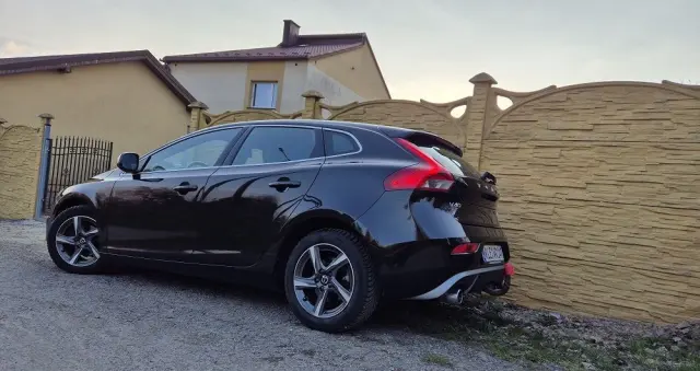 VOLVO V40 D2 RDesign