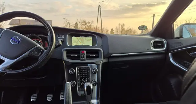 VOLVO V40 D2 RDesign