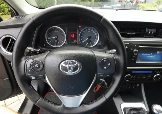 TOYOTA Auris 1.6 Valvematic Executive