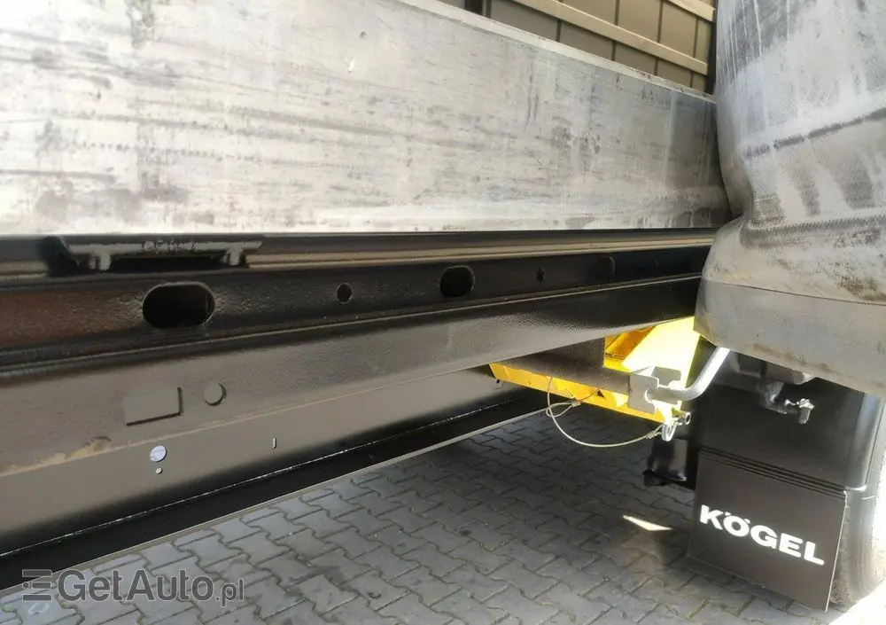 KÖGEL Coil mulda 3 Osie SAF Dach i Boki Zsuwane 