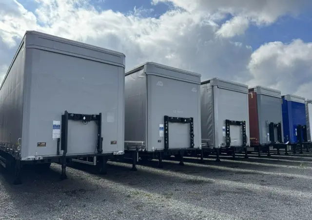 KÖGEL Coil mulda 3 Osie SAF Dach i Boki Zsuwane 