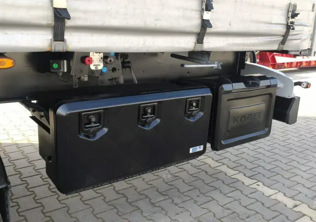 KÖGEL Coil mulda 3 Osie SAF Dach i Boki Zsuwane 