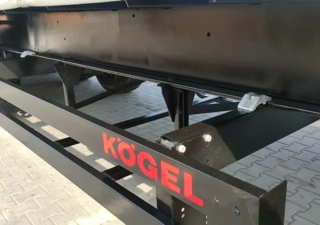 KÖGEL Coil mulda 3 Osie SAF Dach i Boki Zsuwane 