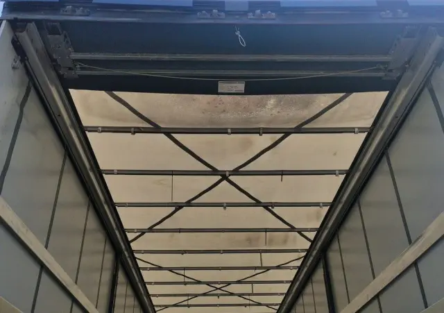 KÖGEL Coil mulda 3 Osie SAF Dach i Boki Zsuwane 