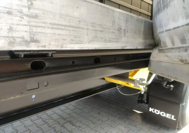 KÖGEL Coil mulda 3 Osie SAF Dach i Boki Zsuwane 