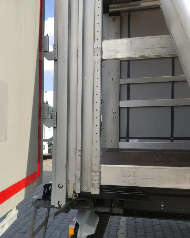 KÖGEL Coil mulda 3 Osie SAF Dach i Boki Zsuwane 