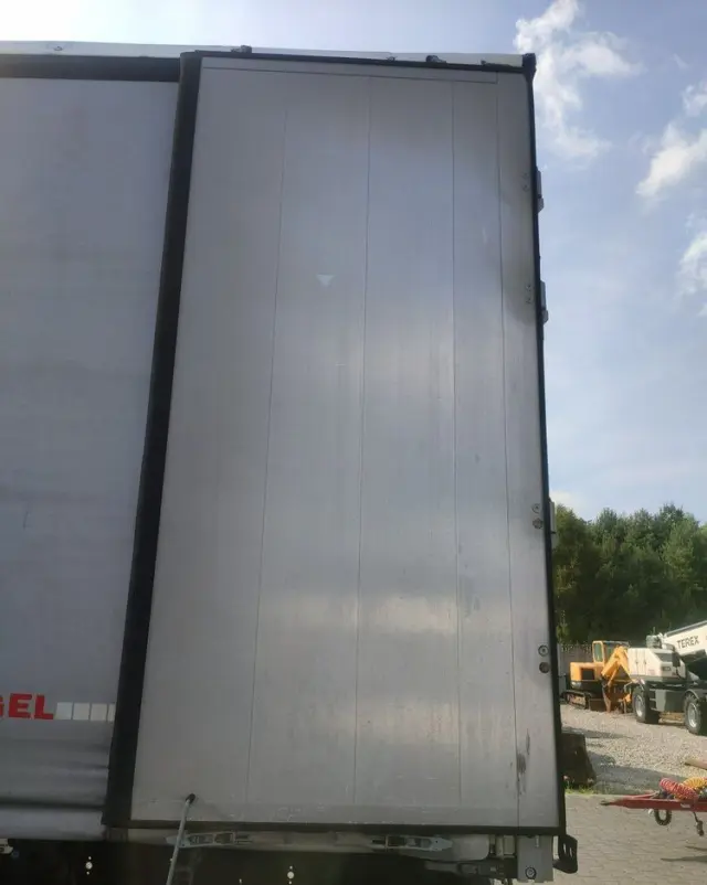 KÖGEL Coil mulda 3 Osie SAF Dach i Boki Zsuwane 