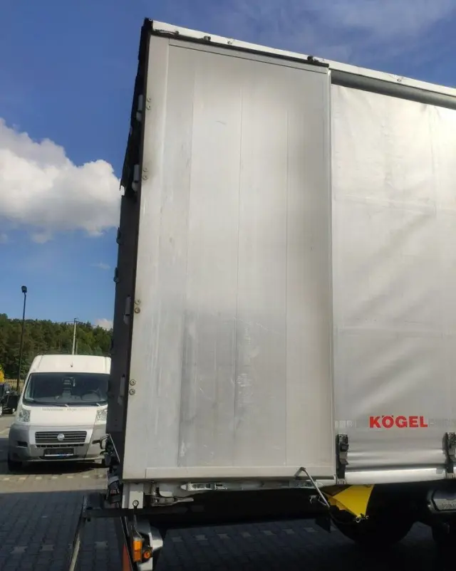 KÖGEL Coil mulda 3 Osie SAF Dach i Boki Zsuwane 